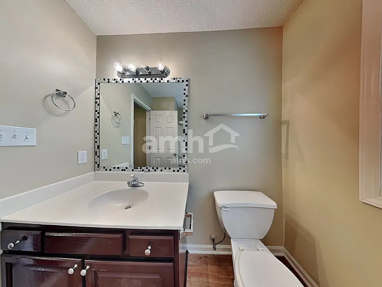 400 Wyndham Ave — Photo 17