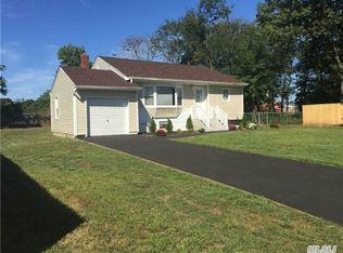 8 Cott Ct, Brentwood, NY 11717