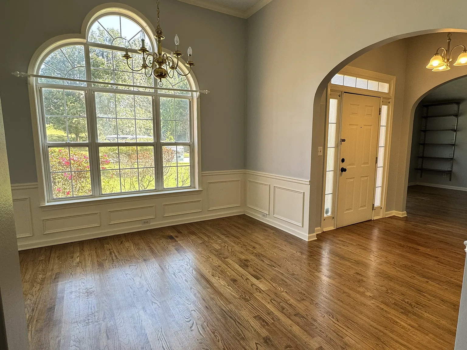 3 bed, 2001 sqft, $2,350 — Photo 3