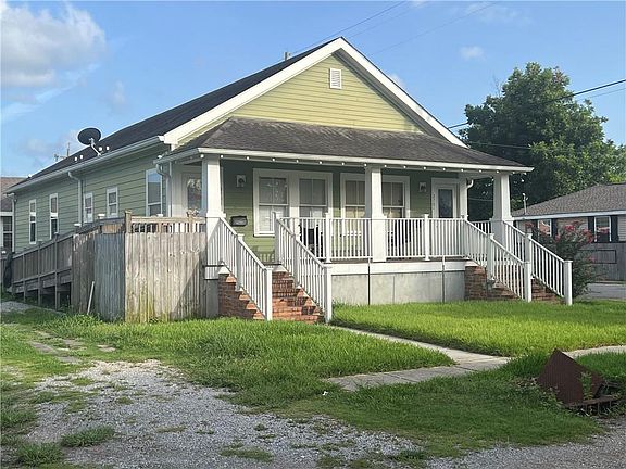 4th image of 2701-03 Mistletoe St