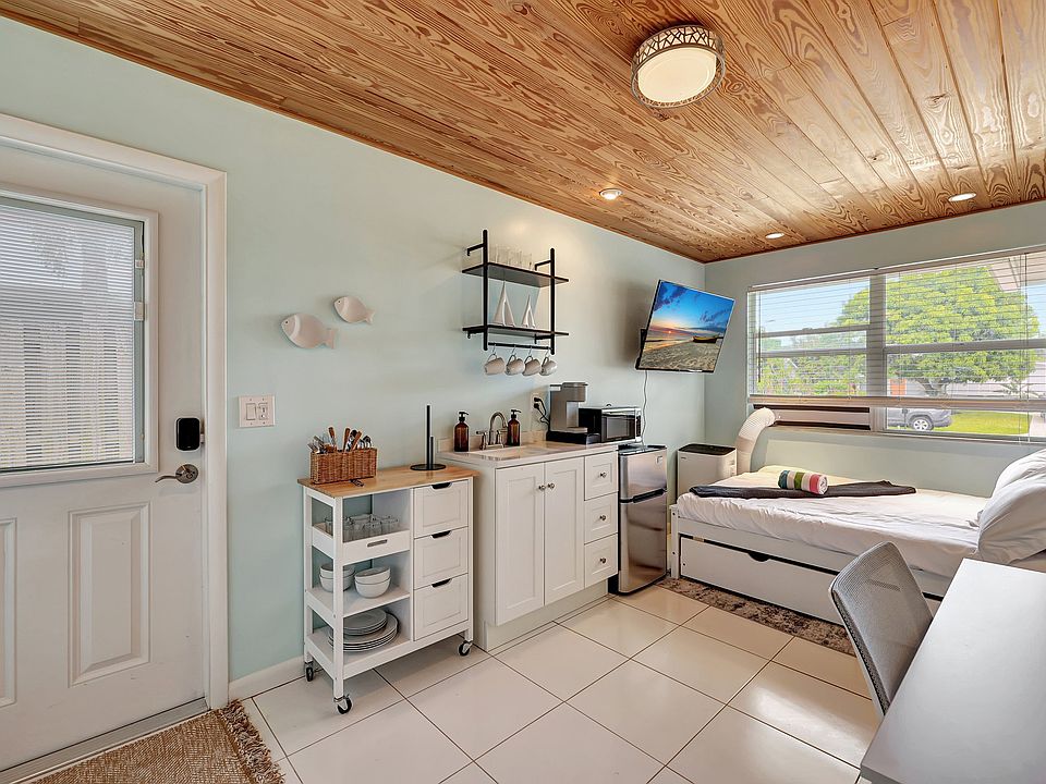 Sunny view of the studio.