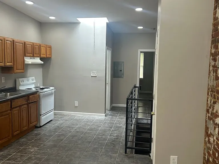 3422 Braddock Street — Photo 2