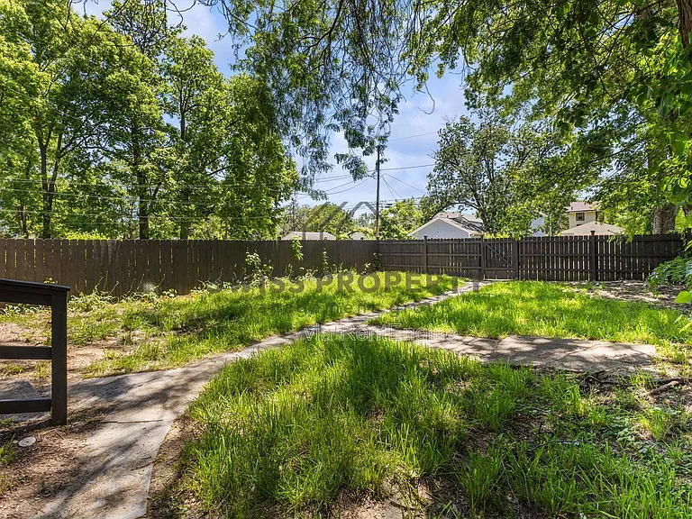 1339 Mooberry St — Photo 24