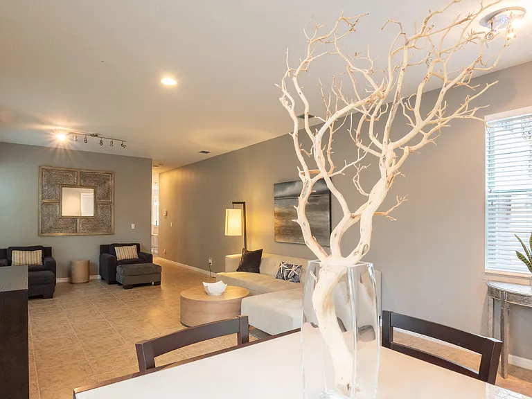 108 Canterbury Pl — Photo 11
