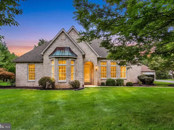 4 Fox Run Rd, Hummelstown, PA 17036