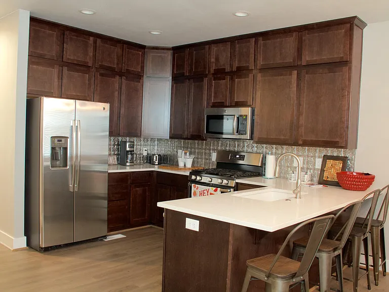 1575 S Brooks Ave — Photo 3