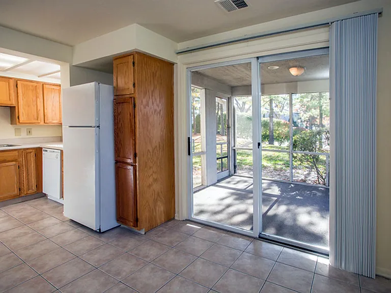 Eagle Landing Apartment Homes — Photo 32