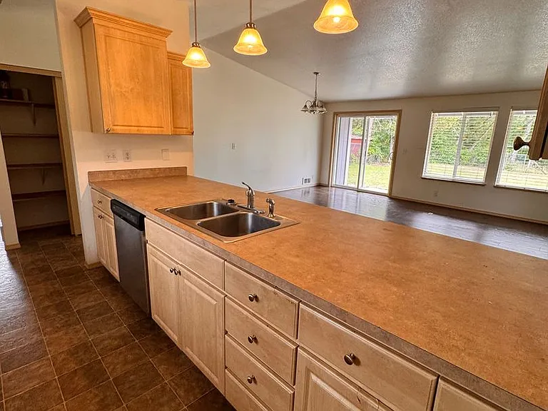 811 NE Newton Creek Dr — Photo 15