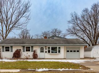 304 Wellesley Ct, Schaumburg, IL 60193