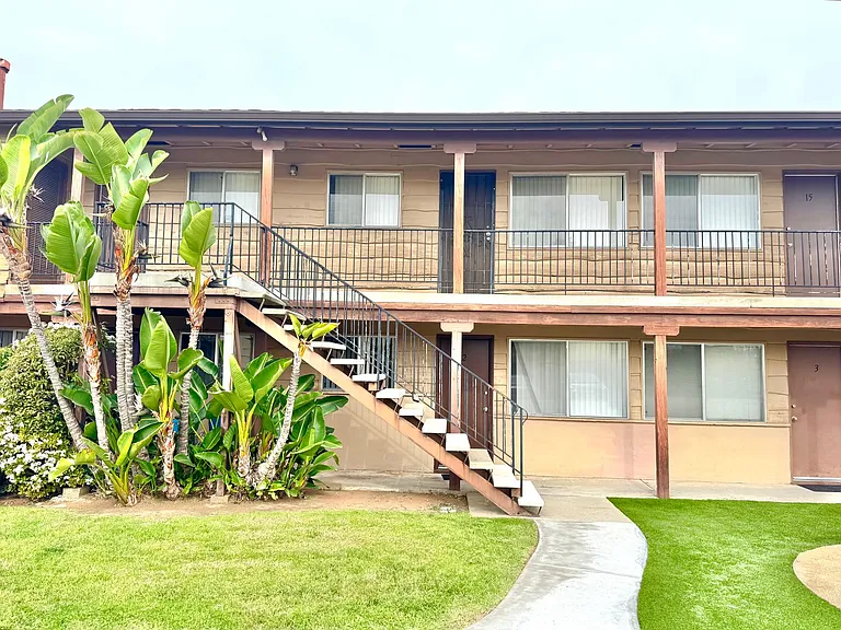 7821 Linda Vista Road — Photo 15