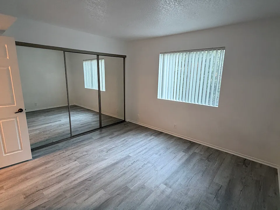 4434 Fulton Ave #205