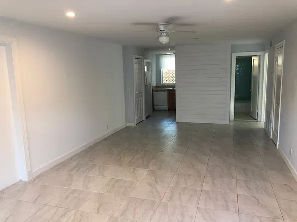 14 South Ln, Boynton Beach, FL 33435