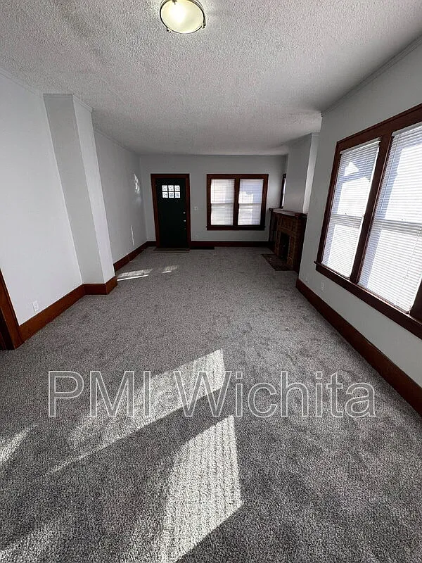 2 bed, 1.0 bath, $895 — Photo 4