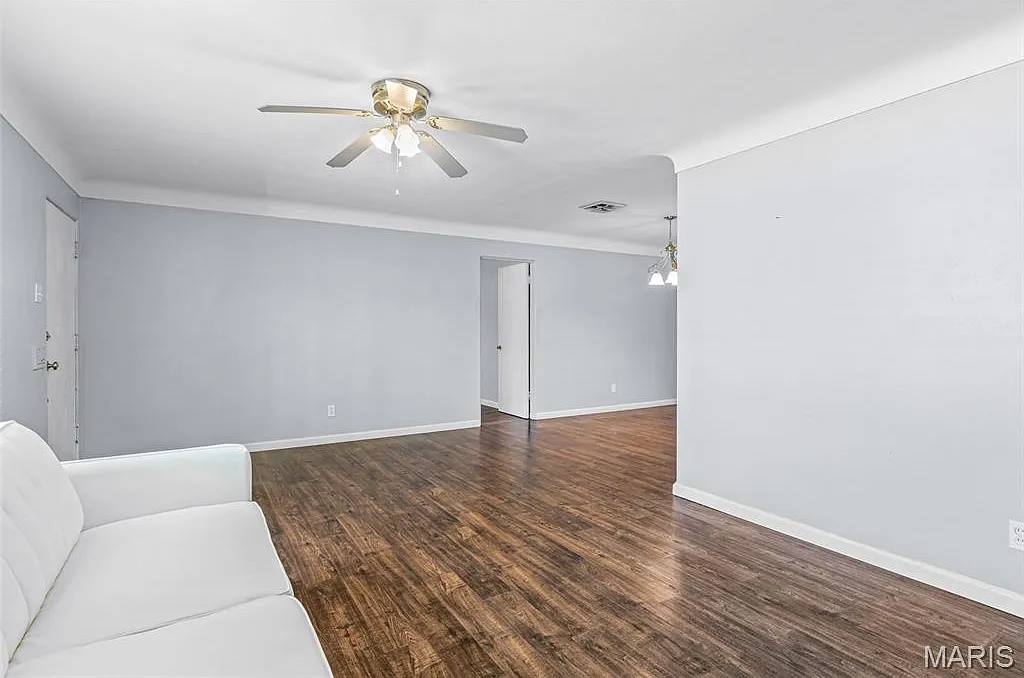 3 bed, 1.0 bath, 1344 sqft, $1,500 — Photo 4