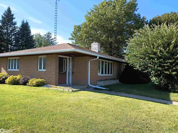 323 4th St SE, Hampton, IA 50441