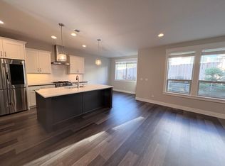 17401 SW Dotterel Ln, Beaverton, OR 97007