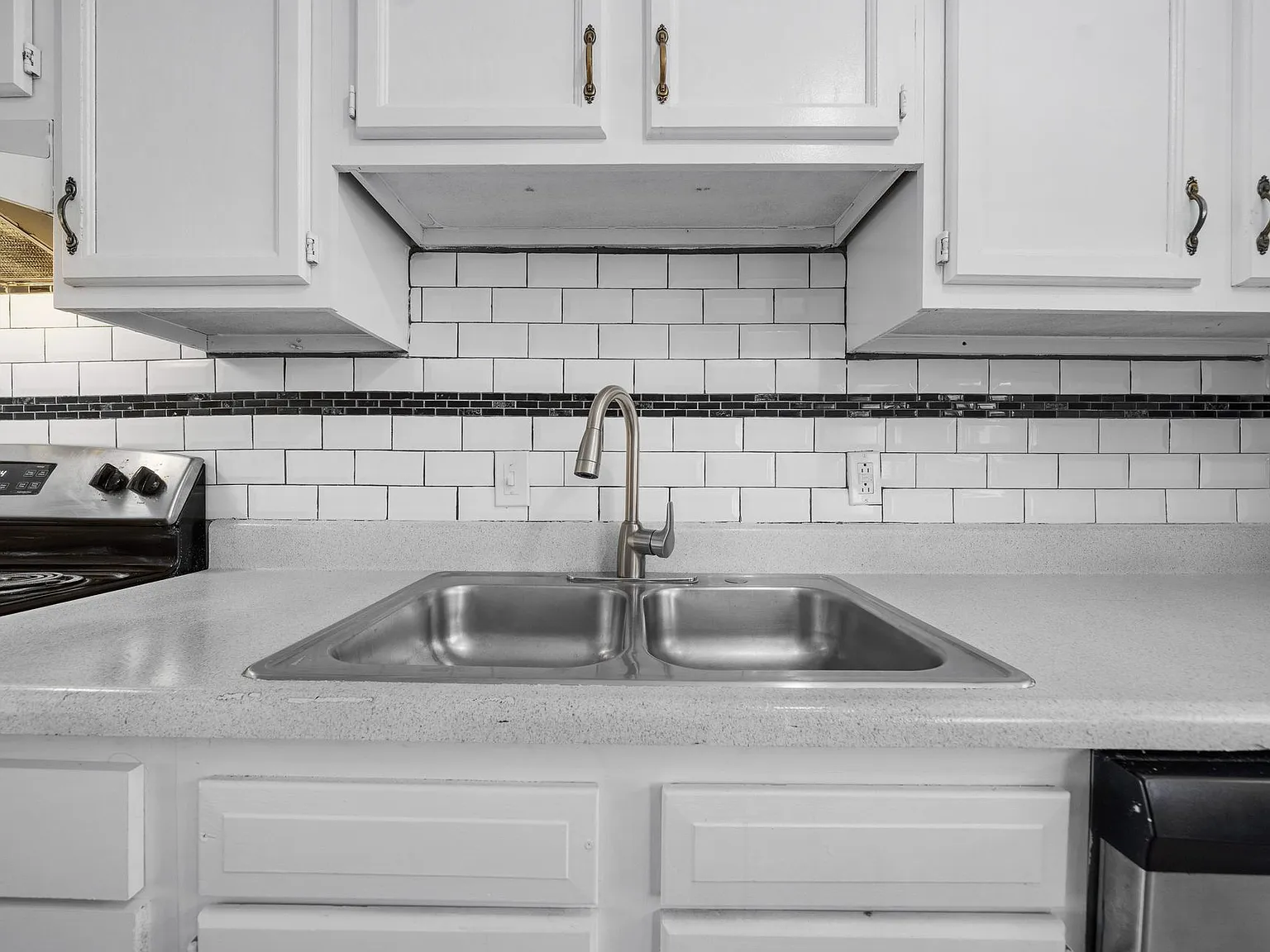 Monarch Apartments — Photo 3