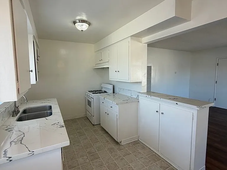 Ramona — Photo 37