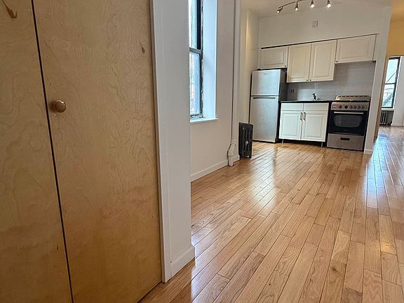 3rd image of 628 E 11th St APT 4B
