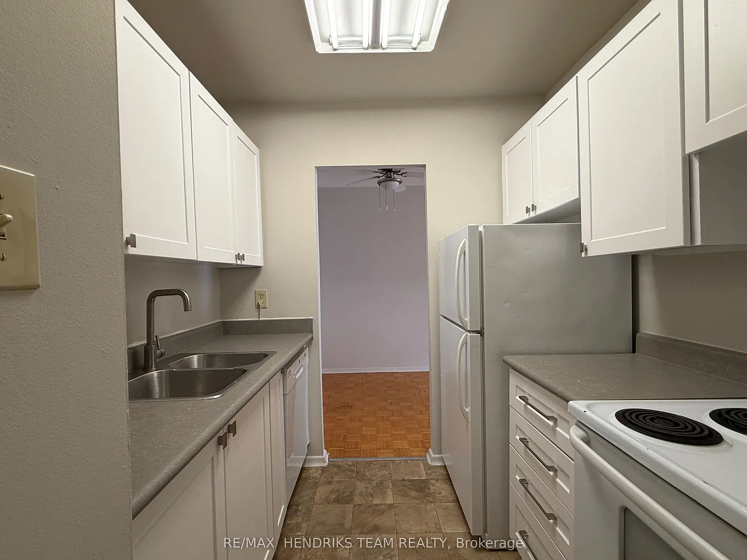 49 Leaside Dr — Photo 2