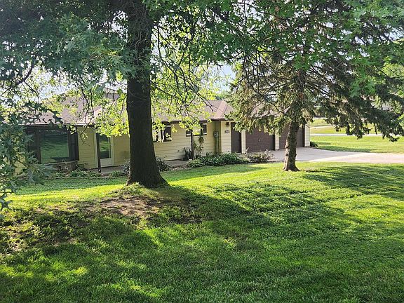 2nd image of 715 Lakeview Dr
