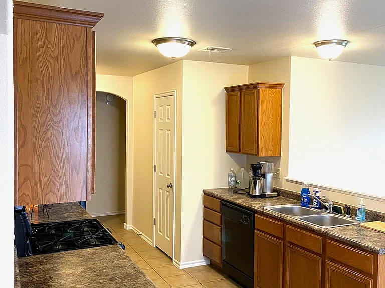 3516 E Aurora St — Photo 5