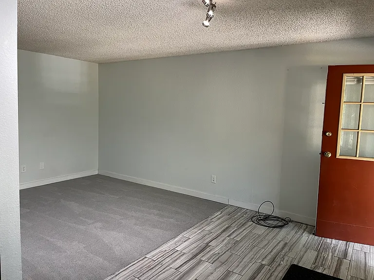 Entrance_Living_area