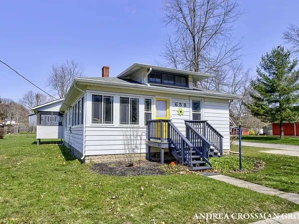 658 Allegan St, Saugatuck, MI 49453