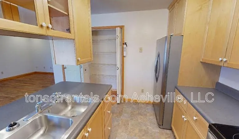 203 W Jordan St — Photo 10