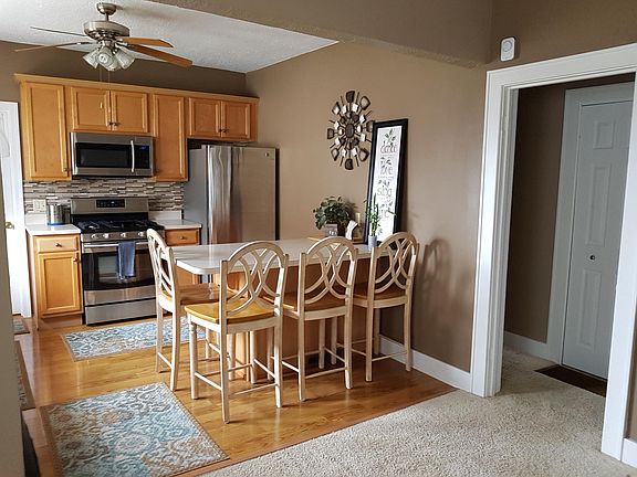 2nd image of 920 E 10th St #1