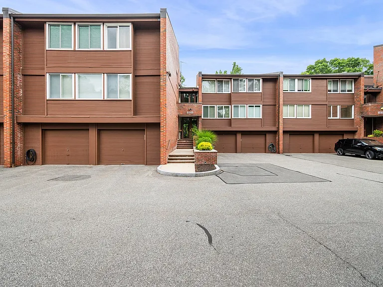 241-287 Perkins St #B502 — Photo 28