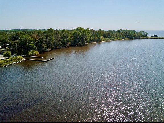 3rd image of 11 N Bayshore Dr