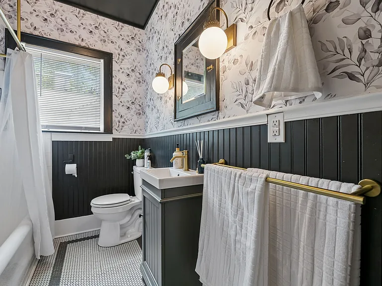 821 Greenwood Ave — Photo 16