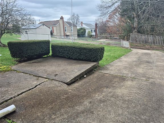 5th image of 1105 Bennett Ave