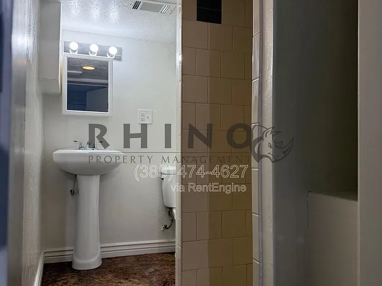 2885 Van Buren Ave #3 — Photo 8