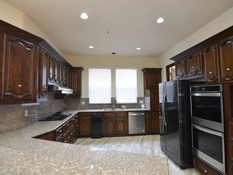 7000 Ivory Ct — Photo 11