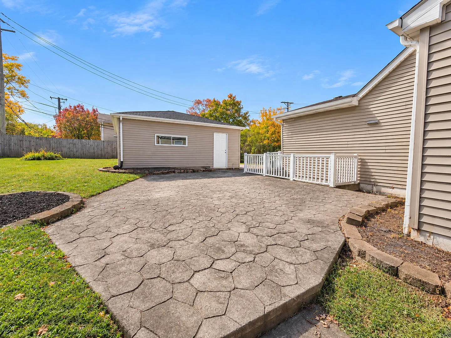 4 bed, 2084 sqft, $2,400 — Photo 4