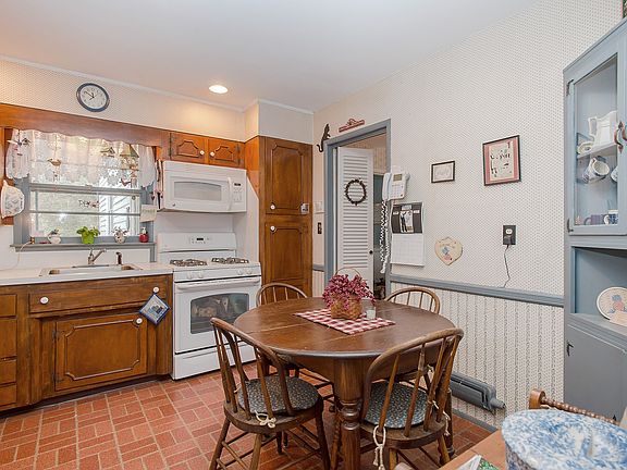 5th image of 145 Hillside Ave