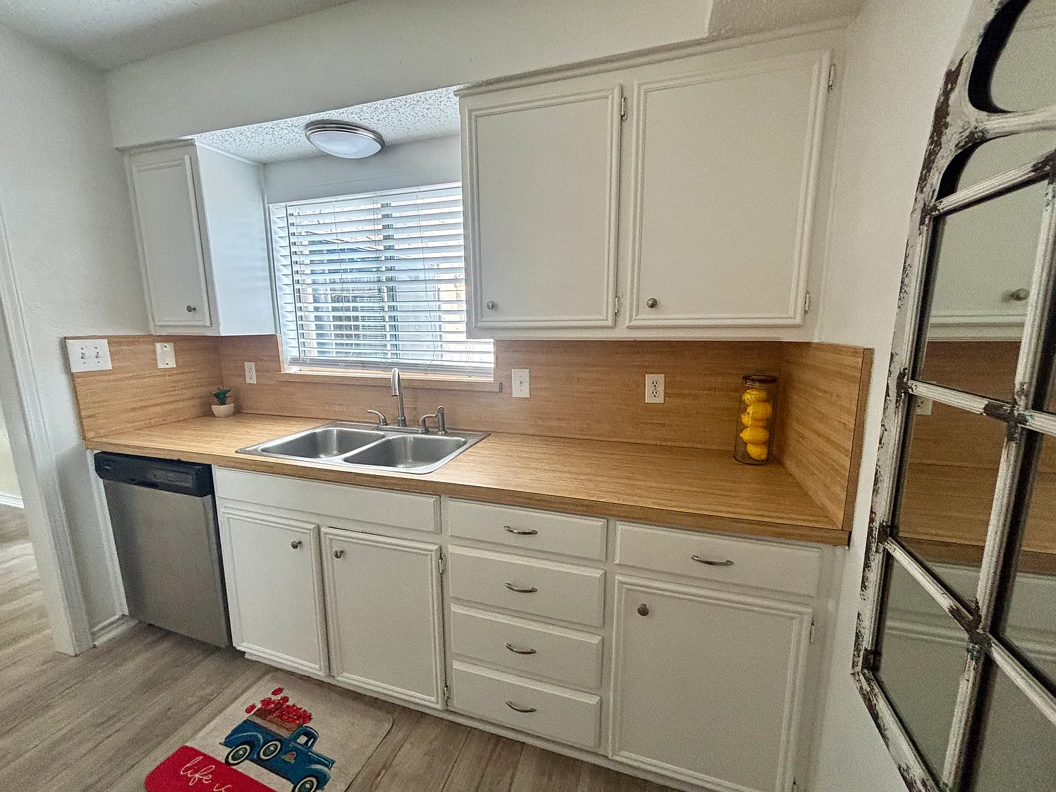 2 bed, 1.5 bath, 1300 sqft, $1,800 — Photo 2