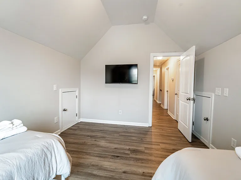 231 Claudia Dr — Photo 32