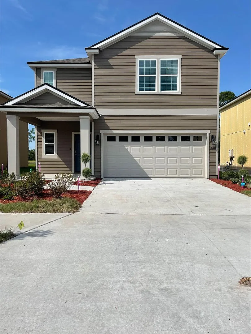 Perfect Location and Practically new! — Photo 1