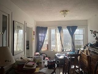 3rd image of 1115 W White Oak St