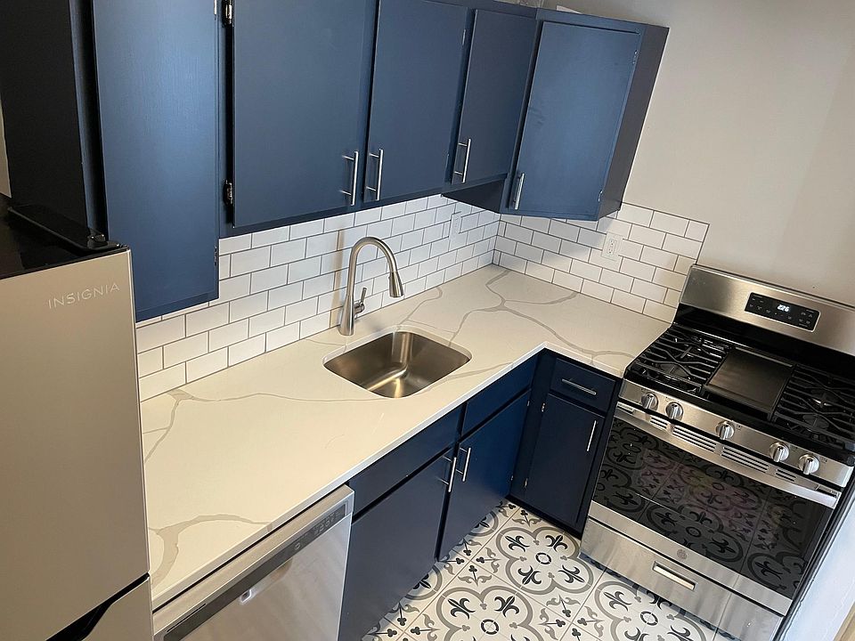 1st image of 720 W 38th St #2D