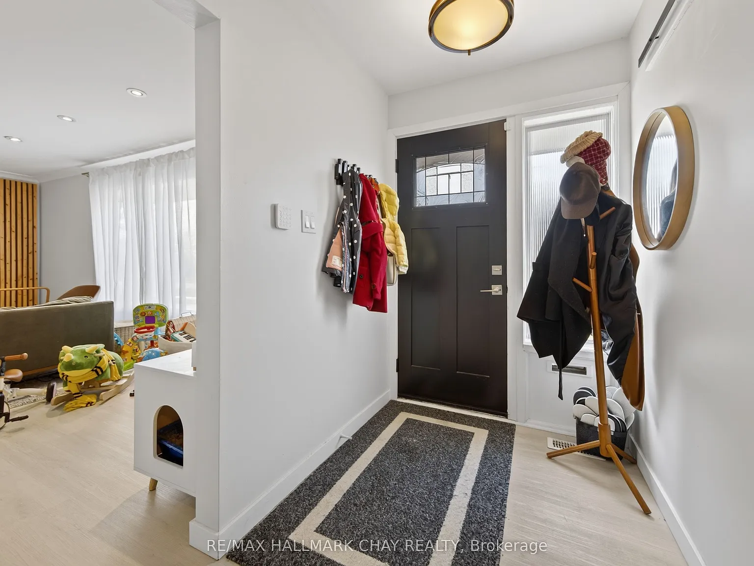 3 bed, $2,400 — Photo 2