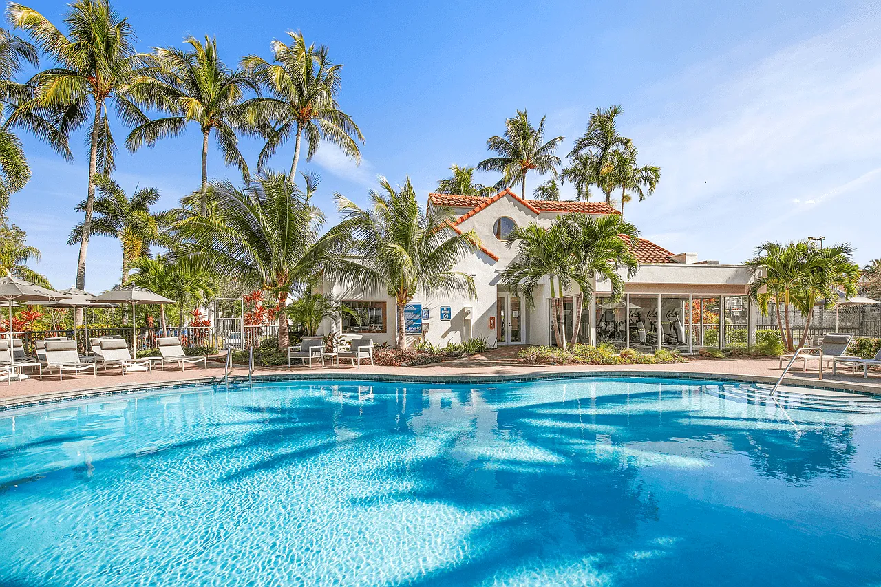 Sheridan Ocean Club Apartments — Photo 2