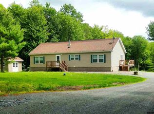 6 Bauer Rd, Averill Park, NY 12018