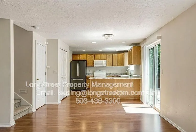 332 NE Carmen Pl — Photo 10