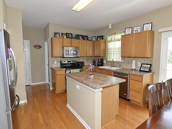 5th image of 8709 S 163rd Ave