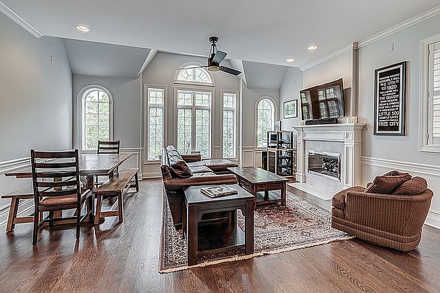 1st image of 2038 N Sheffield Ave #3