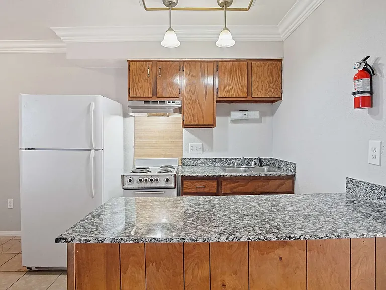 Meridian Place Apartments — Photo 17